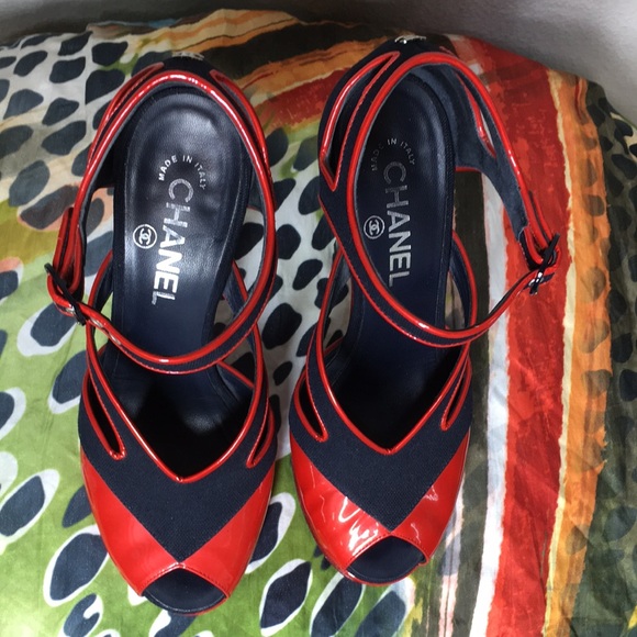 Chanel 38 Red Patent Leather & Black Fabric 7.5 - Picture 4 of 16
